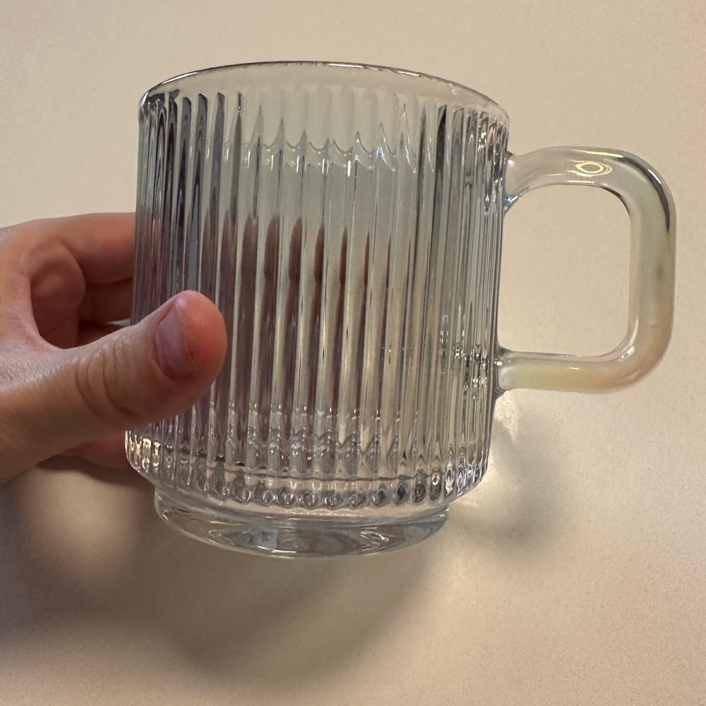 Metallic glass mug